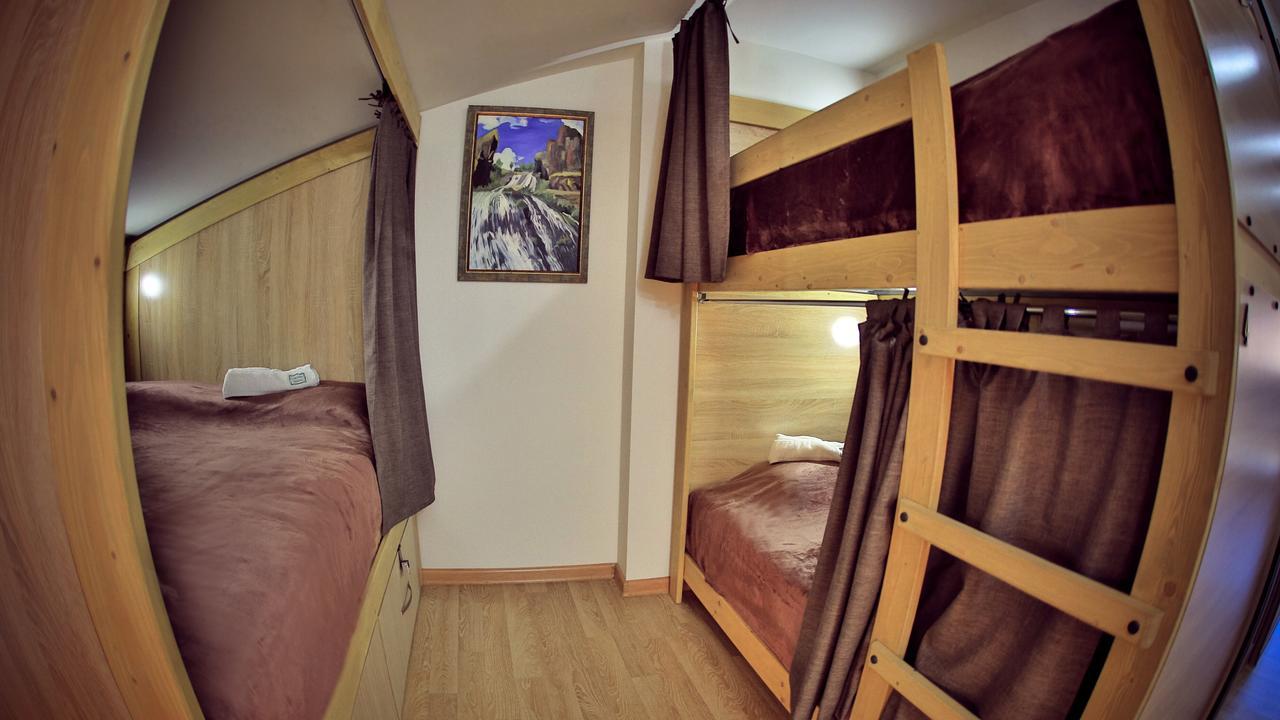 Hostel Jupiter ツァグカゾール エクステリア 写真
